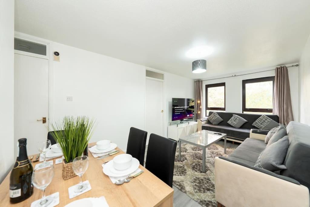 Idyllic Stylish With Fast Speed Broadband & Free Parking * London