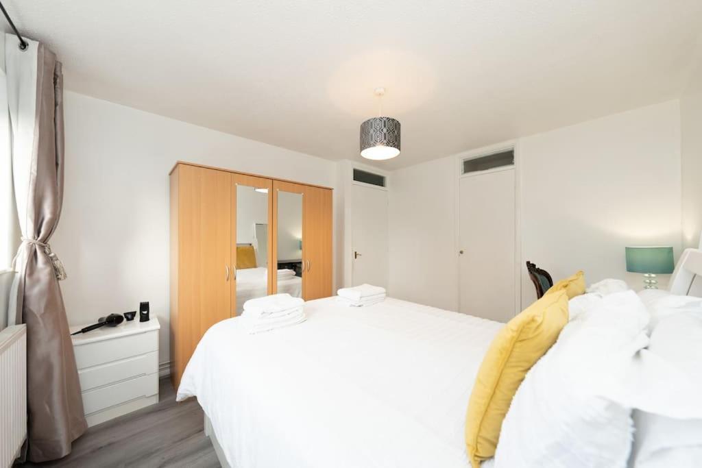 Idyllic Stylish With Fast Speed Broadband & Free Parking London