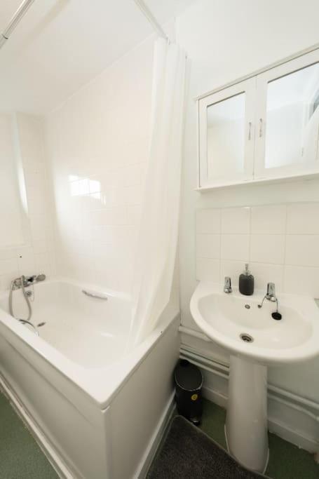 Apartment Idyllic Stylish With Fast Speed Broadband & Free Parking