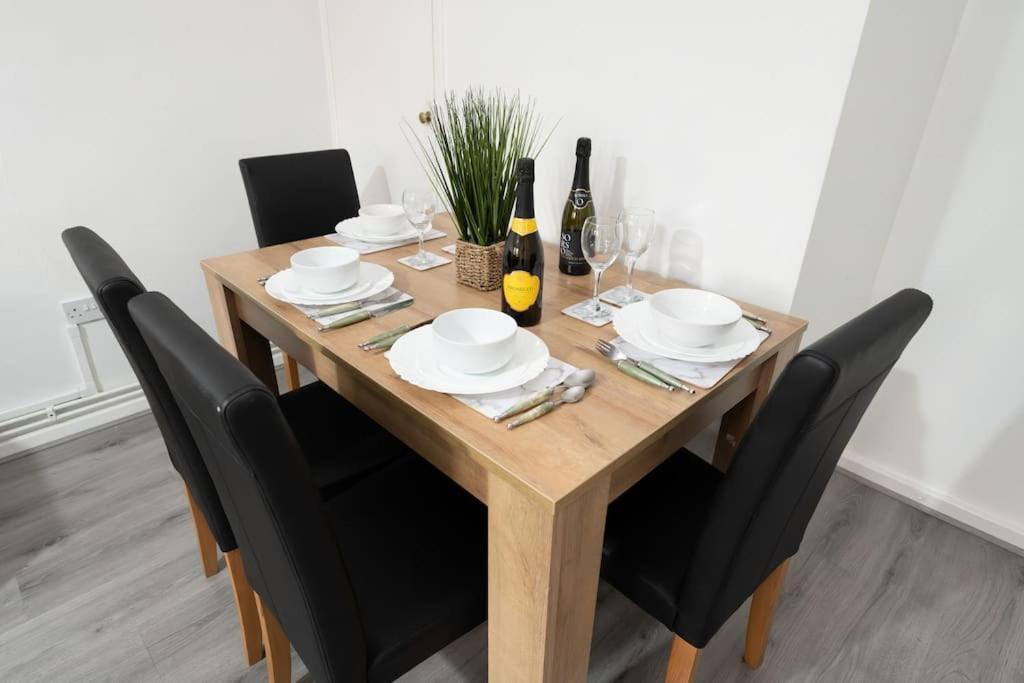Apartment Idyllic Stylish With Fast Speed Broadband & Free Parking