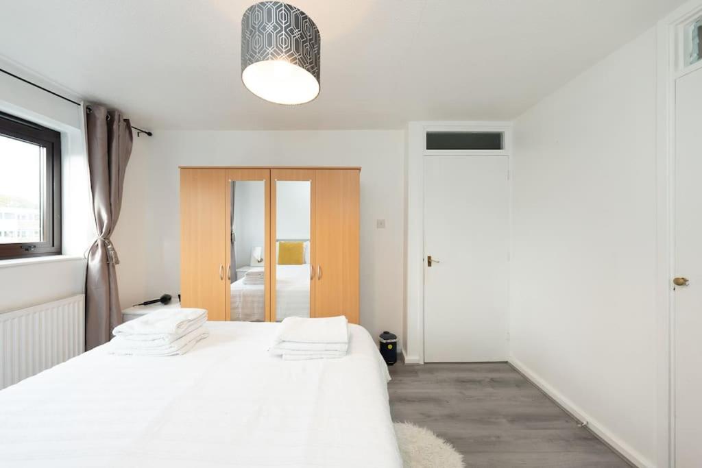 Idyllic Stylish With Fast Speed Broadband & Free Parking London